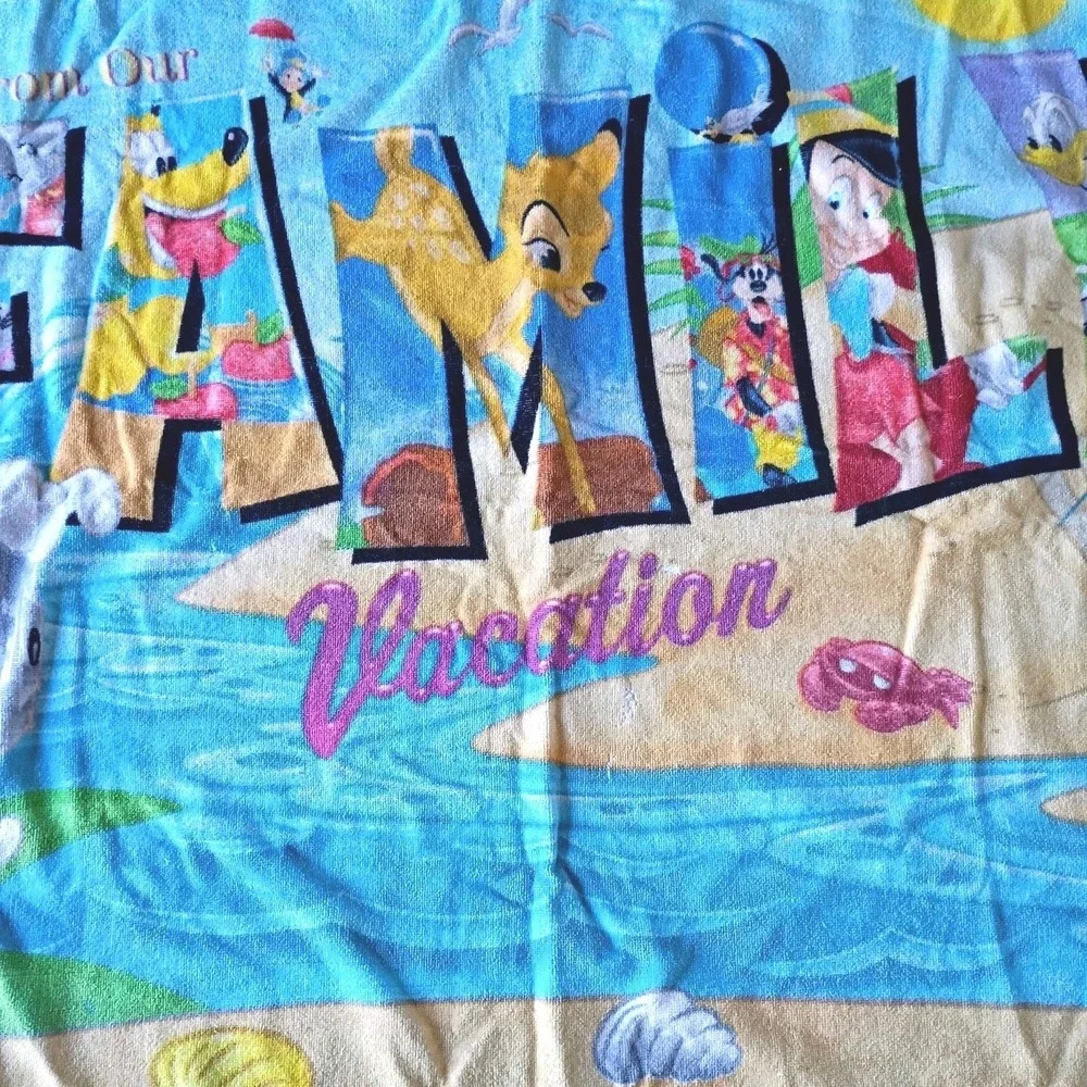 Vintage Disney‎ Family Vacation Beach Water Park Swimming Towel Used Condition